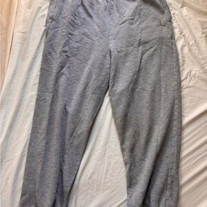 Alo Yoga Woman’s Gray Pants